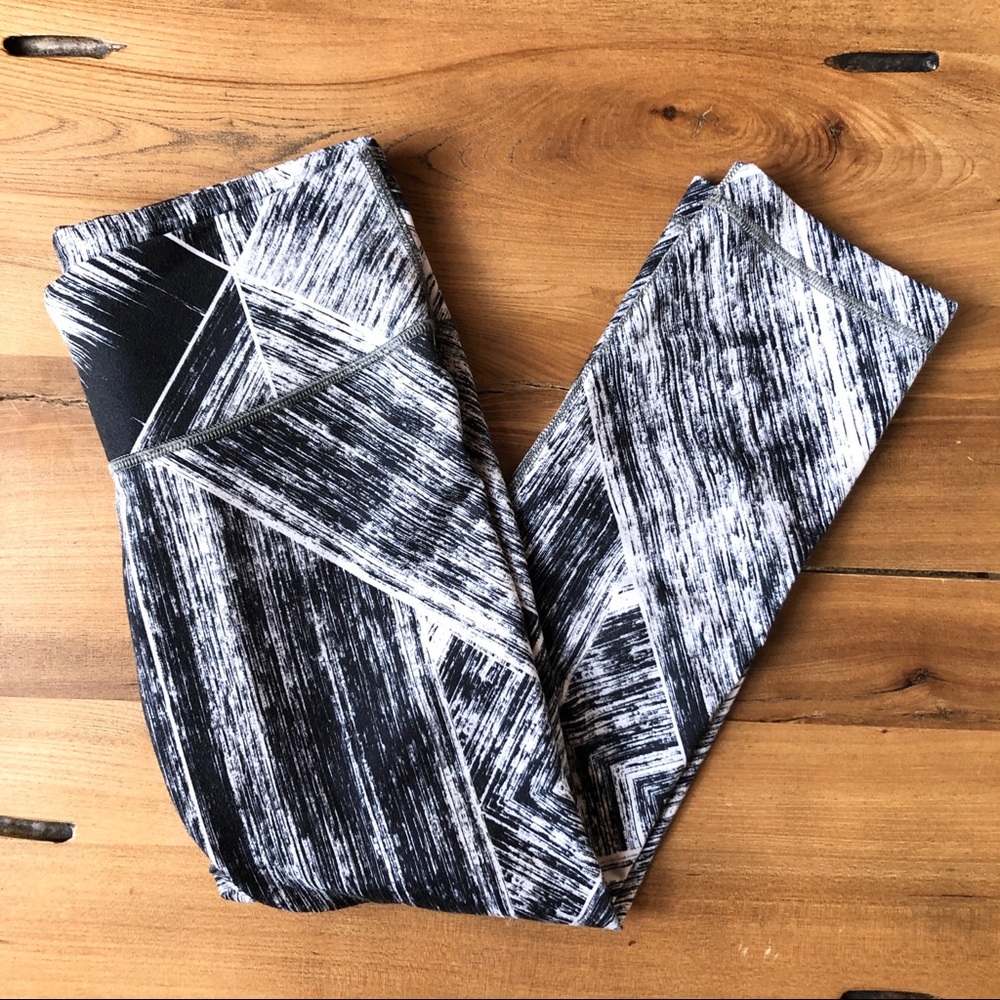 Lululemon Wunder Under Crop II *Full-On Luon - Picture 7 of 15